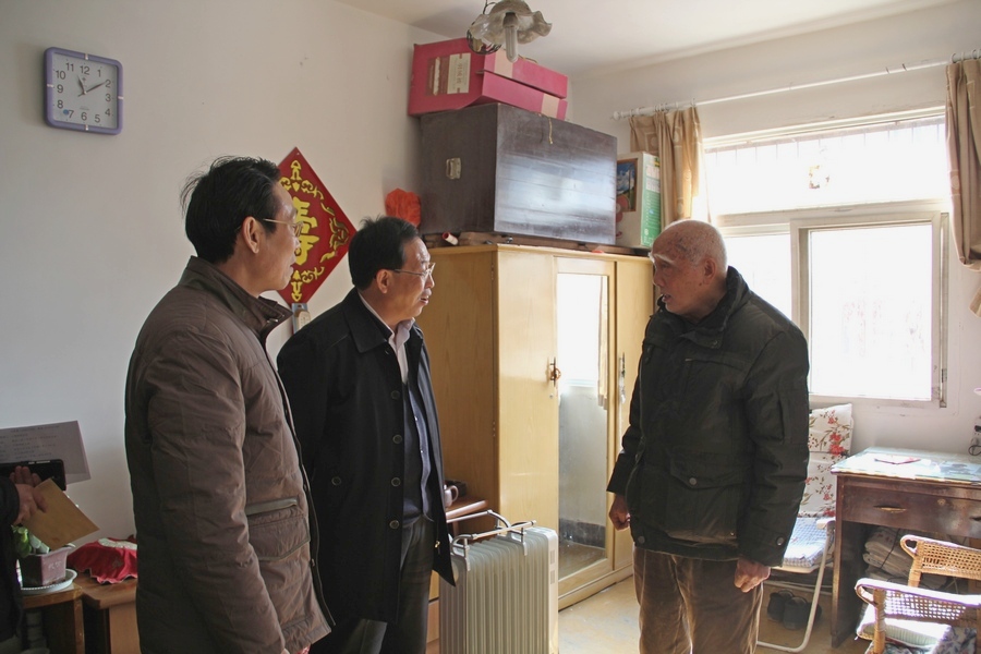 中共蚌埠市委组织部部长、统战部部长春节走访慰问民主党派老同志